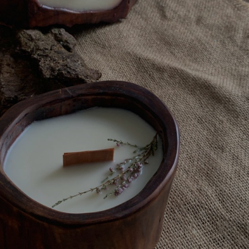 tinh dầu hương nến sandalwood sang trọng trầm ấm